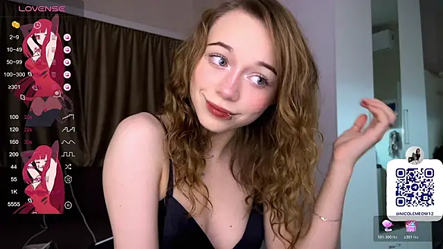 Snapshot of _SofiaBrown chatting on 12/22/25, 02:52 SofiaBrown online show from 12/22/25, 02:52