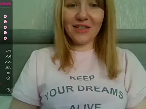 Snapshot of urbadkitty chatting on 12/09/24, 10:00 urbadkitty online show from 12/09/24, 10:00