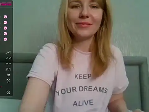 Snapshot of urbadkitty chatting on 12/18/24, 06:21 urbadkitty online show from 12/18/24, 06:21