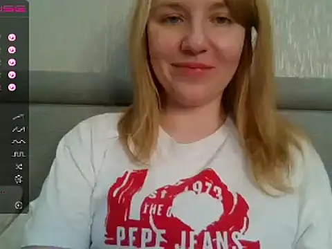 Snapshot of urbadkitty chatting on 12/20/24, 07:55 urbadkitty online show from 12/20/24, 07:55