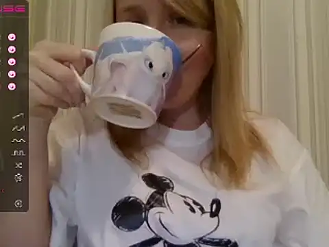 Snapshot of urbadkitty chatting on 01/17/25, 12:31 urbadkitty online show from 01/17/25, 12:31