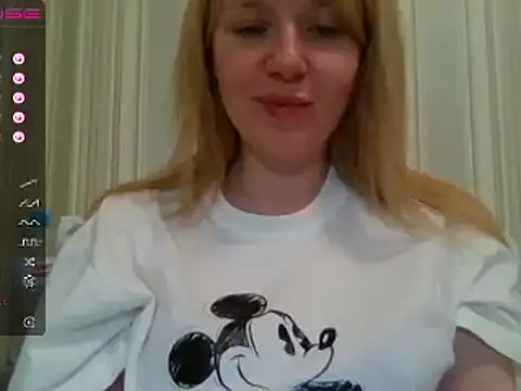 Snapshot of urbadkitty chatting on 01/24/25, 11:37 urbadkitty online show from 01/24/25, 11:37