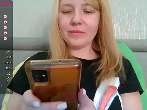 Snapshot of urbadkitty chatting on 02/13/25, 11:39 urbadkitty online show from 02/13/25, 11:39