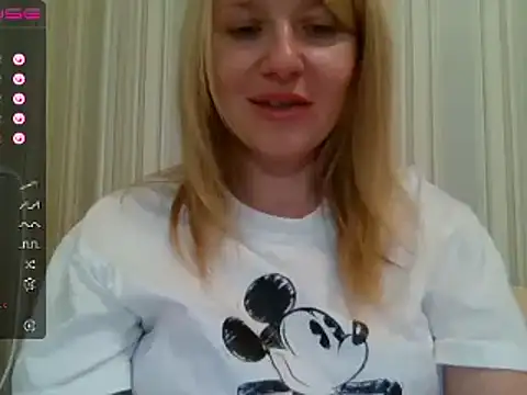 Snapshot of urbadkitty chatting on 02/21/25, 11:55 urbadkitty online show from 02/21/25, 11:55