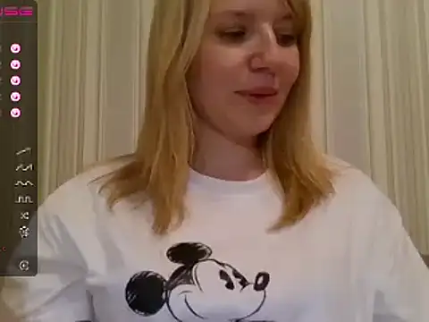 Snapshot of urbadkitty chatting on 03/21/25, 03:35 urbadkitty online show from 03/21/25, 03:35