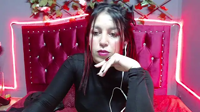 Snapshot of Melani_cute02 chatting on 01/25/25, 10:51 Melani cute02 online show from 01/25/25, 10:51