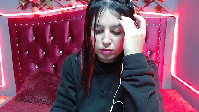 Snapshot of Melani_cute02 chatting on 01/29/25, 12:24 Melani cute02 online show from 01/29/25, 12:24