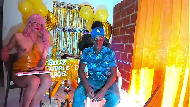 Snapshot of blackWhite_hot chatting on 11/21/25, 08:29 blackWhite hot online show from 11/21/25, 08:29