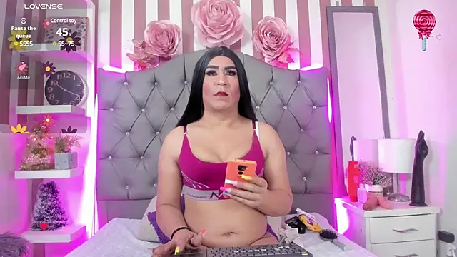 Snapshot of Natasha_Hart chatting on 02/13/25, 04:43 Natasha Hart online show from 02/13/25, 04:43