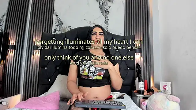 Snapshot of Natasha_Hart chatting on 09/21/25, 04:25 Natasha Hart online show from 09/21/25, 04:25