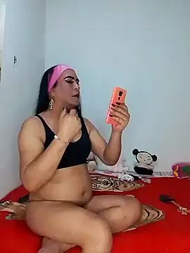 Snapshot of Natasha_Hart chatting on 12/22/25, 01:24 Natasha Hart online show from 12/22/25, 01:24