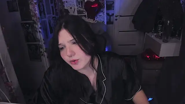 Snapshot of Diasporaaa chatting on 10/17/25, 01:53 Diasporaaa online show from 10/17/25, 01:53