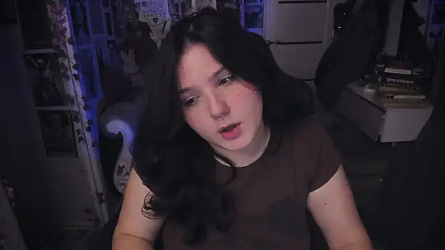 Snapshot of Diasporaaa chatting on 10/21/25, 01:50 Diasporaaa online show from 10/21/25, 01:50