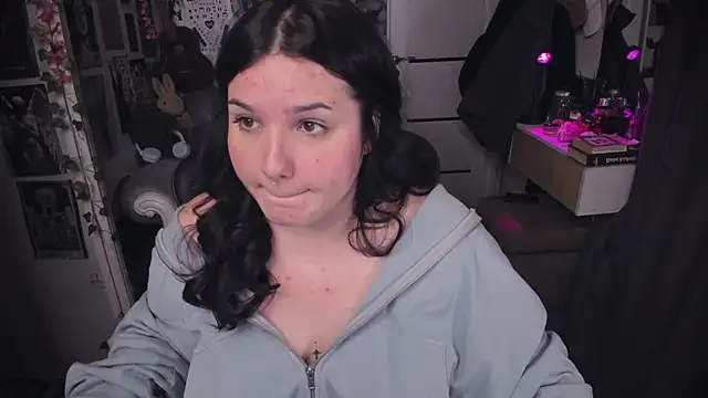 Snapshot of Diasporaaa chatting on 11/01/25, 02:57 Diasporaaa online show from 11/01/25, 02:57