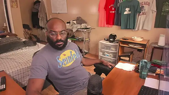 Snapshot of MrChuckDailyXXX chatting on 10/08/25, 05:21 MrChuckDailyXXX online show from 10/08/25, 05:21