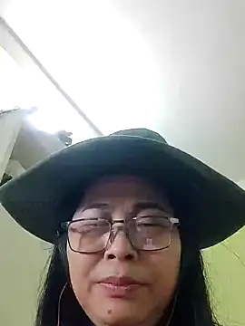 Snapshot of Hangem111 chatting on 04/27/26, 04:05 Hangem111 online show from 04/27/26, 04:05