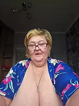 Snapshot of Awn290668 chatting on 03/14/25, 08:32 Awn290668 online show from 03/14/25, 08:32