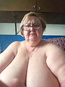 Snapshot of Awn290668 chatting on 09/18/25, 03:47 Awn290668 online show from 09/18/25, 03:47