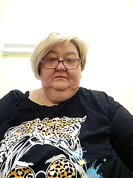 Snapshot of Awn290668 chatting on 10/03/25, 04:04 Awn290668 online show from 10/03/25, 04:04