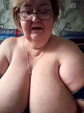 Snapshot of Awn290668 chatting on 10/28/25, 05:33 Awn290668 online show from 10/28/25, 05:33