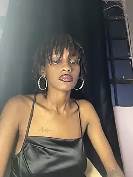 Snapshot of Tee_babygirl1 chatting on 12/18/24, 05:52 Tee babygirl1 online show from 12/18/24, 05:52