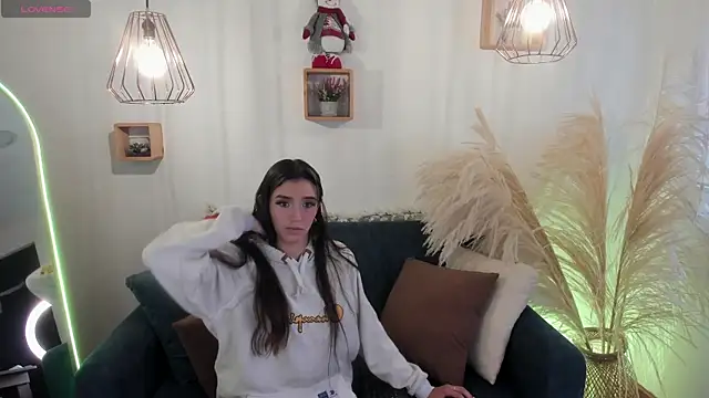 Snapshot of Paola_wood chatting on 12/05/25, 12:03 Paola wood online show from 12/05/25, 12:03