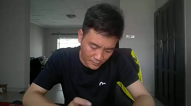 kisstoyousoon2024 online show from 01/02/25, 01:51