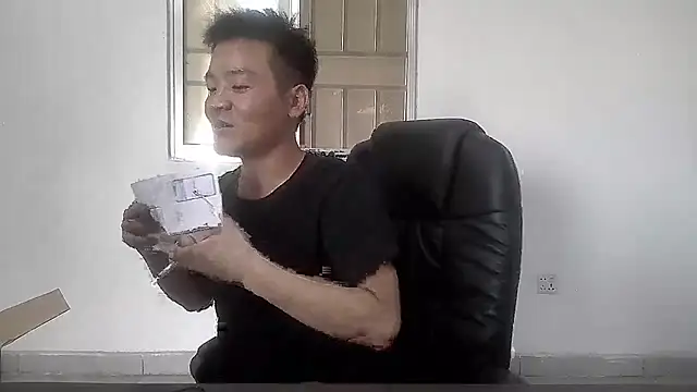 kisstoyousoon2024 online show from 10/08/25, 02:25