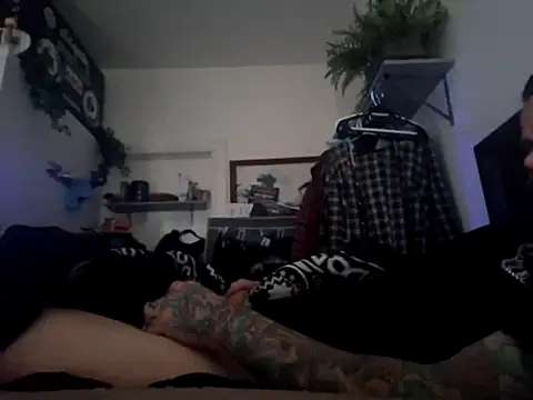 Slunghung79 online show from 10/18/25, 02:29