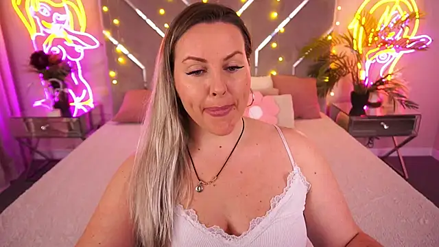 KiraCandyS online show from 04/24/26, 06:21