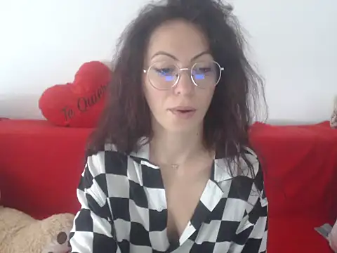 Snapshot of Emmatoo chatting on 05/08/26, 11:48 Emmatoo online show from 05/08/26, 11:48