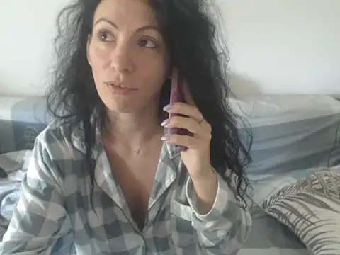 Snapshot of Emmatoo chatting on 06/05/26, 10:10 Emmatoo online show from 06/05/26, 10:10