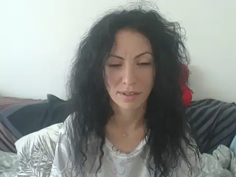 Snapshot of Emmatoo chatting on 06/14/26, 09:11 Emmatoo online show from 06/14/26, 09:11