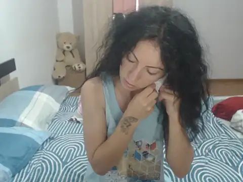 Snapshot of Emmatoo chatting on 07/20/26, 04:05 Emmatoo online show from 07/20/26, 04:05