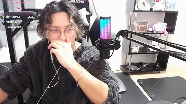 Snapshot of Shizukuu chatting on 03/20/25, 03:25 Shizukuu online show from 03/20/25, 03:25