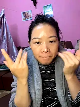 Snapshot of Hellen_111 chatting on 12/06/24, 01:33 Hellen 111 online show from 12/06/24, 01:33