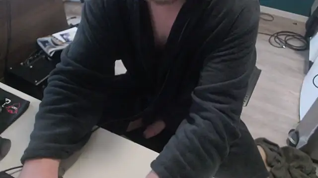 Snapshot of 050kek2 chatting on 12/24/24, 11:06 050kek2 online show from 12/24/24, 11:06