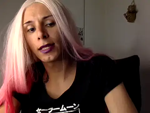 Snapshot of Thematrioshkaoficial24 chatting on 12/15/24, 11:53 Thematrioshkaoficial24 online show from 12/15/24, 11:53