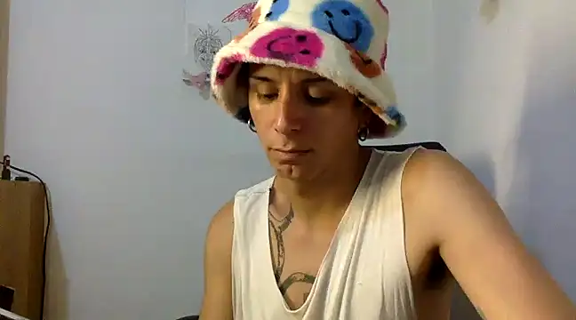 Snapshot of Thematrioshkaoficial24 chatting on 12/22/24, 01:12 Thematrioshkaoficial24 online show from 12/22/24, 01:12