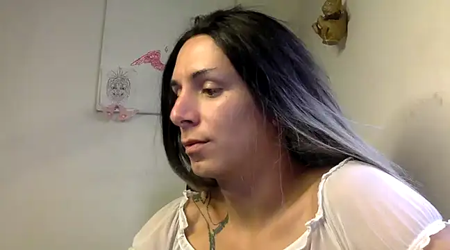 Snapshot of Thematrioshkaoficial24 chatting on 01/01/25, 10:35 Thematrioshkaoficial24 online show from 01/01/25, 10:35