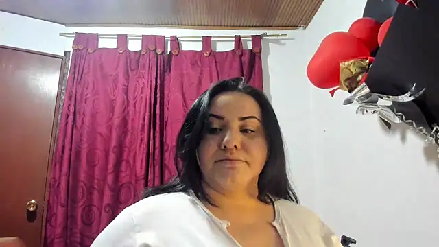 Snapshot of tetasgrandes_karol chatting on 12/27/24, 07:14 tetasgrandes karol online show from 12/27/24, 07:14