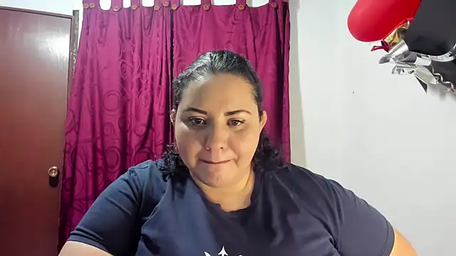 Snapshot of tetasgrandes_karol chatting on 12/31/24, 08:23 tetasgrandes karol online show from 12/31/24, 08:23