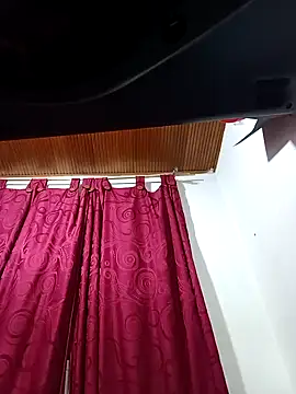 Snapshot of tetasgrandes_karol chatting on 01/11/25, 03:42 tetasgrandes karol online show from 01/11/25, 03:42