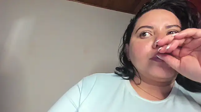 Snapshot of tetasgrandes_karol chatting on 03/23/25, 01:42 tetasgrandes karol online show from 03/23/25, 01:42