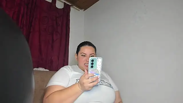 Snapshot of tetasgrandes_karol chatting on 09/16/25, 05:14 tetasgrandes karol online show from 09/16/25, 05:14