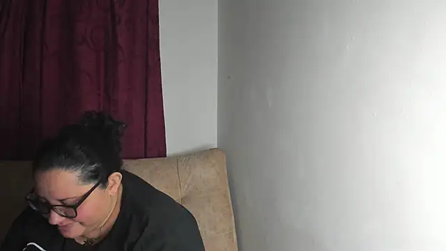 Snapshot of tetasgrandes_karol chatting on 10/21/25, 02:45 tetasgrandes karol online show from 10/21/25, 02:45