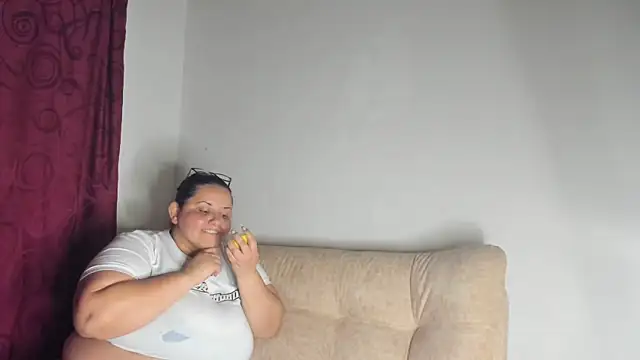 tetasgrandes karol online show from 11/23/25, 01:05