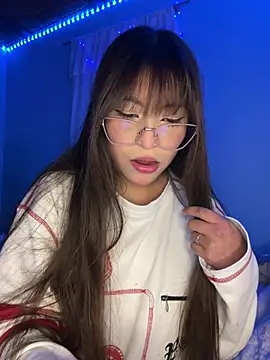Snapshot of Lily_candy_X chatting on 03/11/25, 05:05 Lily candy X online show from 03/11/25, 05:05