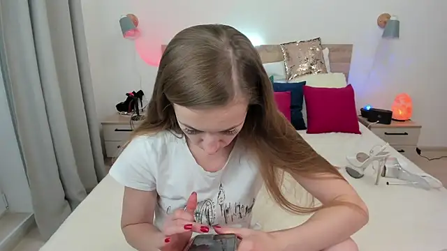 KateRedgar online show from 10/26/25, 01:17