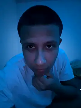AdrianUquillas online show from 11/26/25, 01:06